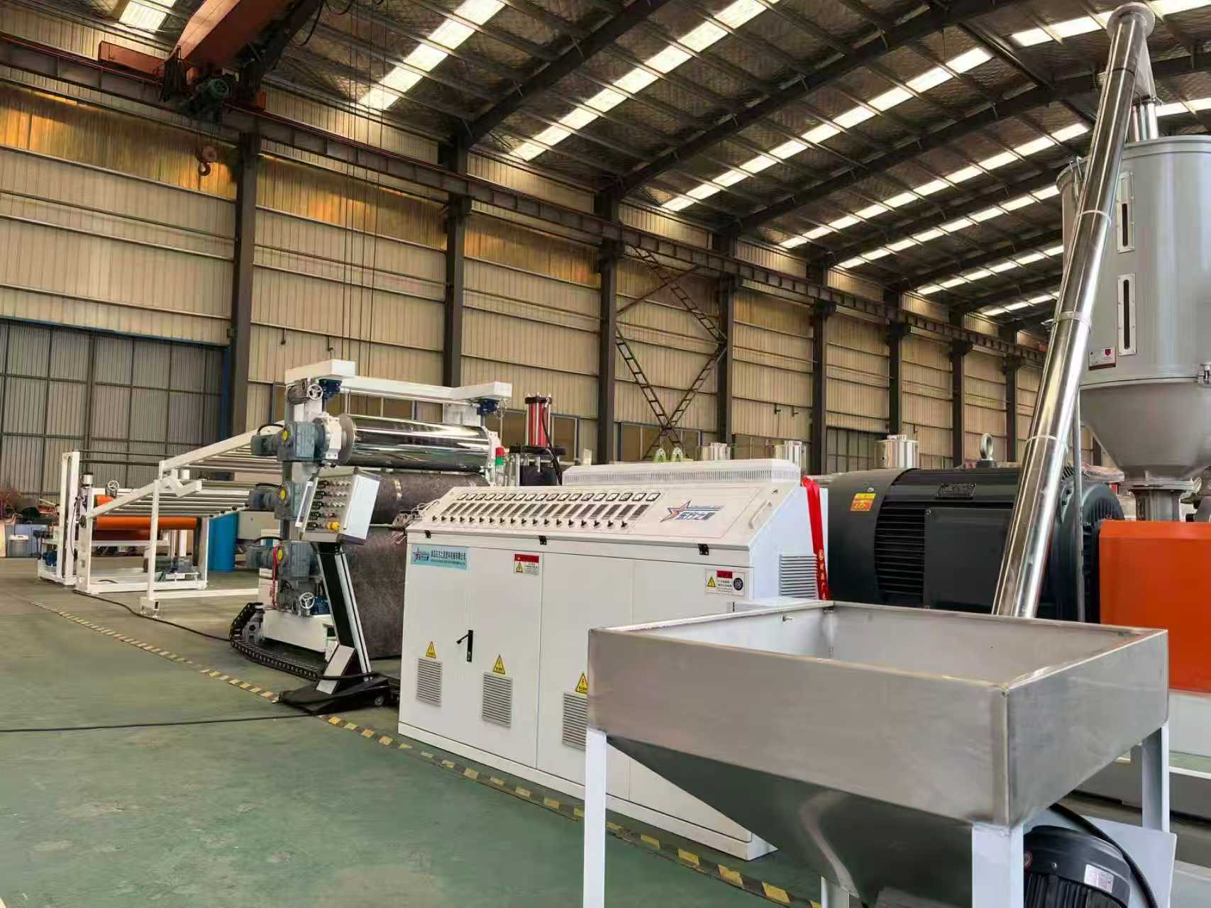 QINGDAO EASTSTAR toivottaa asiakkaat tervetulleiksi TPE/TPV/TPU/TPR liukumattomat laitteiden tarkastukseen