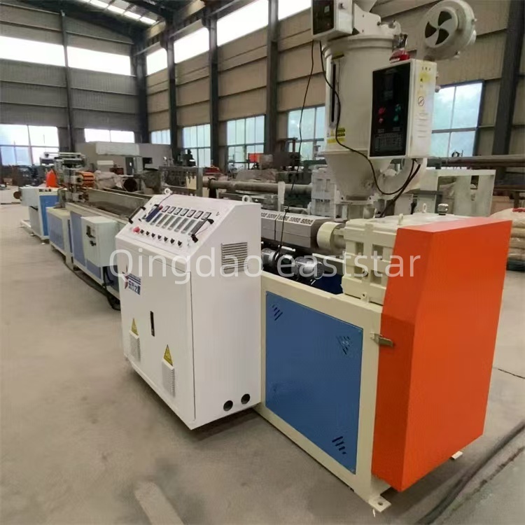 QINGDAO EASTSTAR täydentää räätälöidyn PC/PS/ABS-lampun suojuksen tuotantolinjan turkkilaiselle asiakkaalle tukemalla valaistusteollisuuden päivitystä