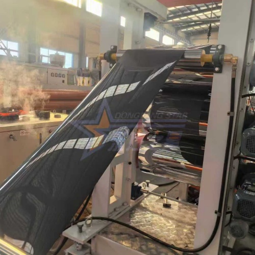 Dezhoun asiakas tarkastaa POK HIPS -laitteet