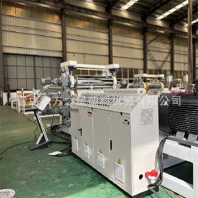 Joustolevyjen valmistus: Ammattimainen SPVC-joustolevyjen tuotantolinja mahdollistaa nykyaikaisen karjan ja rakennusmateriaalien kehittämisen