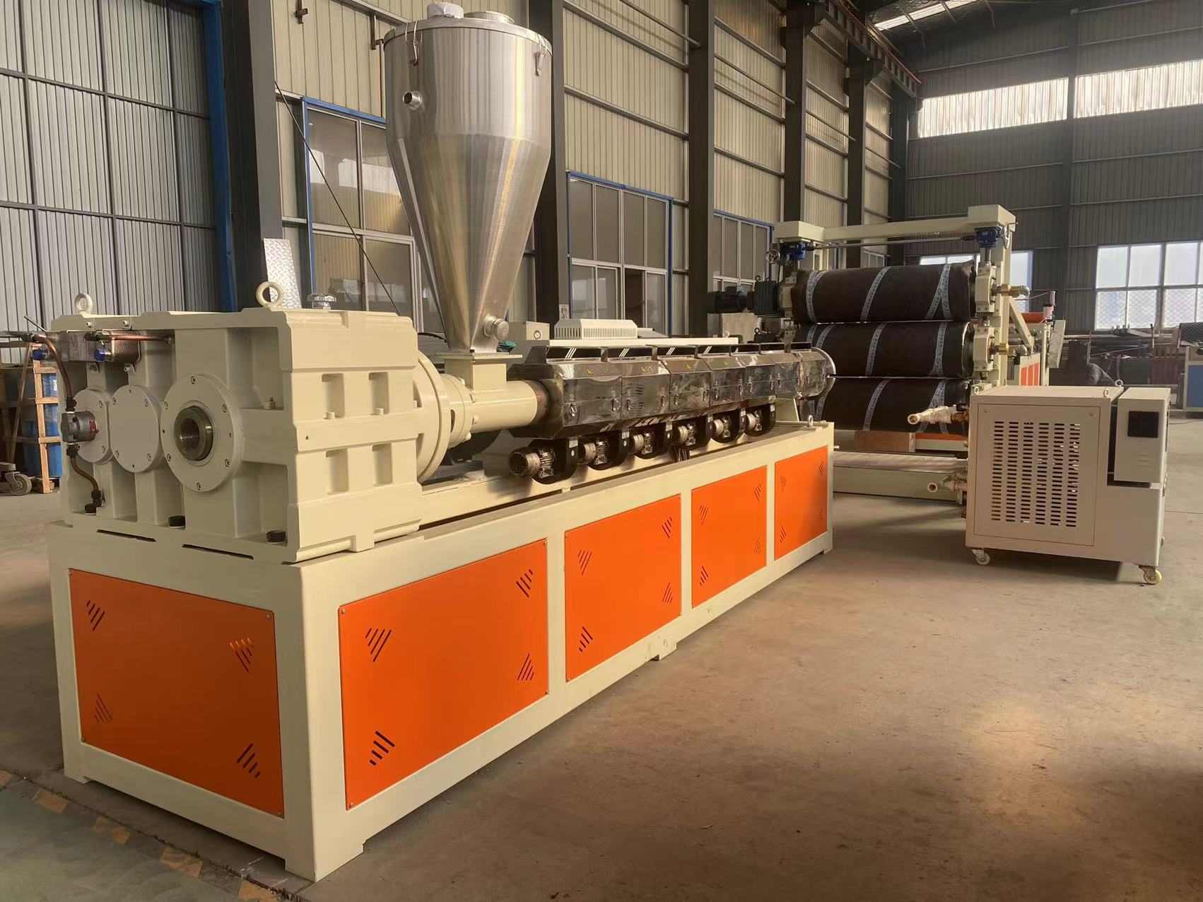 PVC:n läpinäkyvän kristallilevyn tuotantolinja